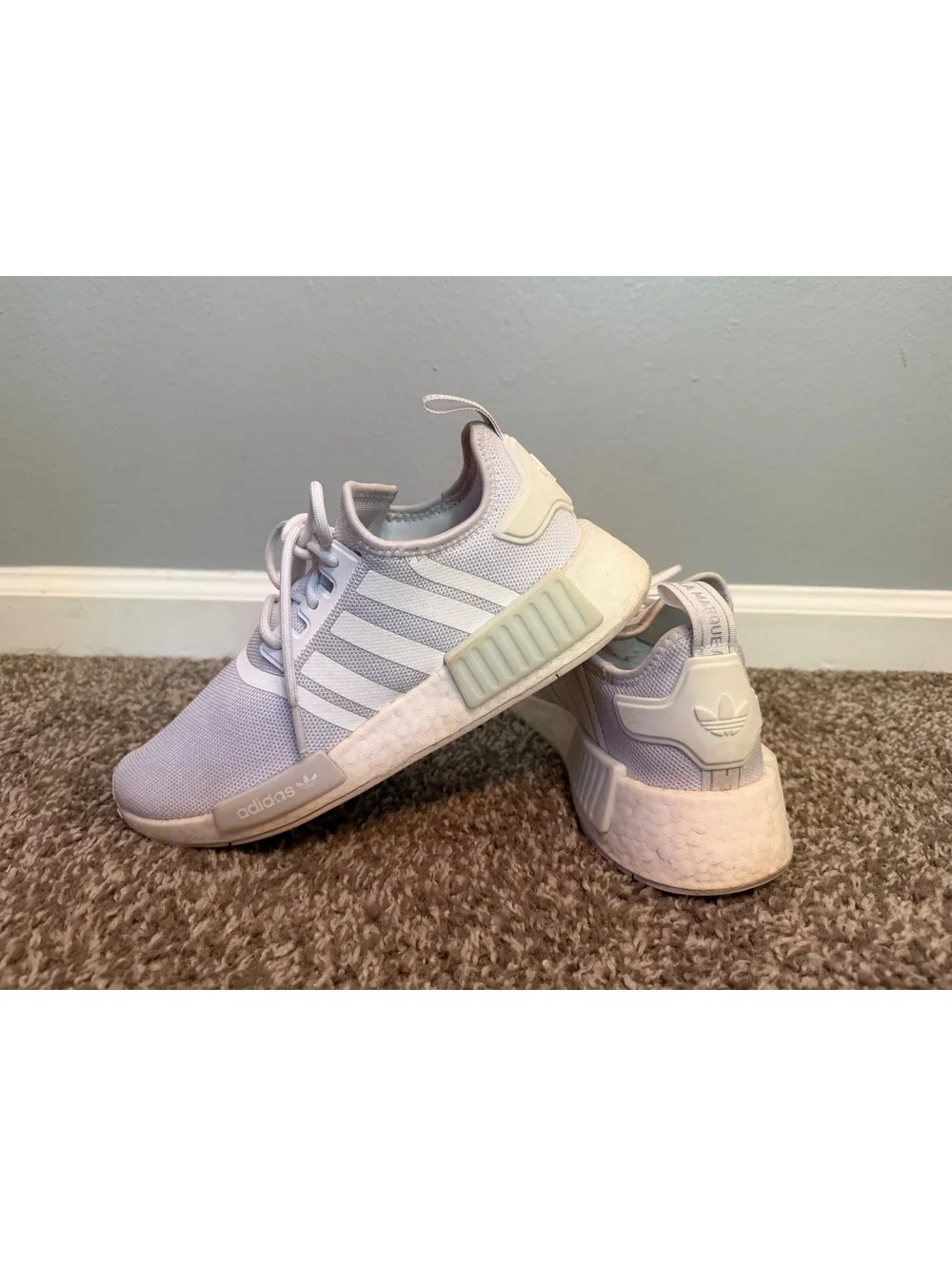 Adidas NMD R1 Sneakers Women’s 8